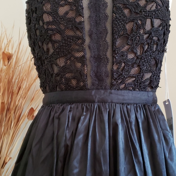 Halter dress ๐ค - Picture 7 of 16